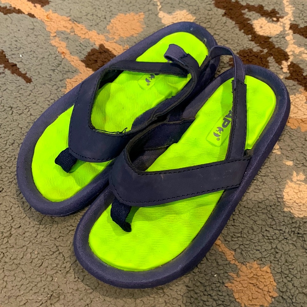 Kids flip flops